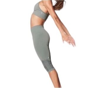 LULULEMON In the Flow Seamless Crop Legging Size 6
